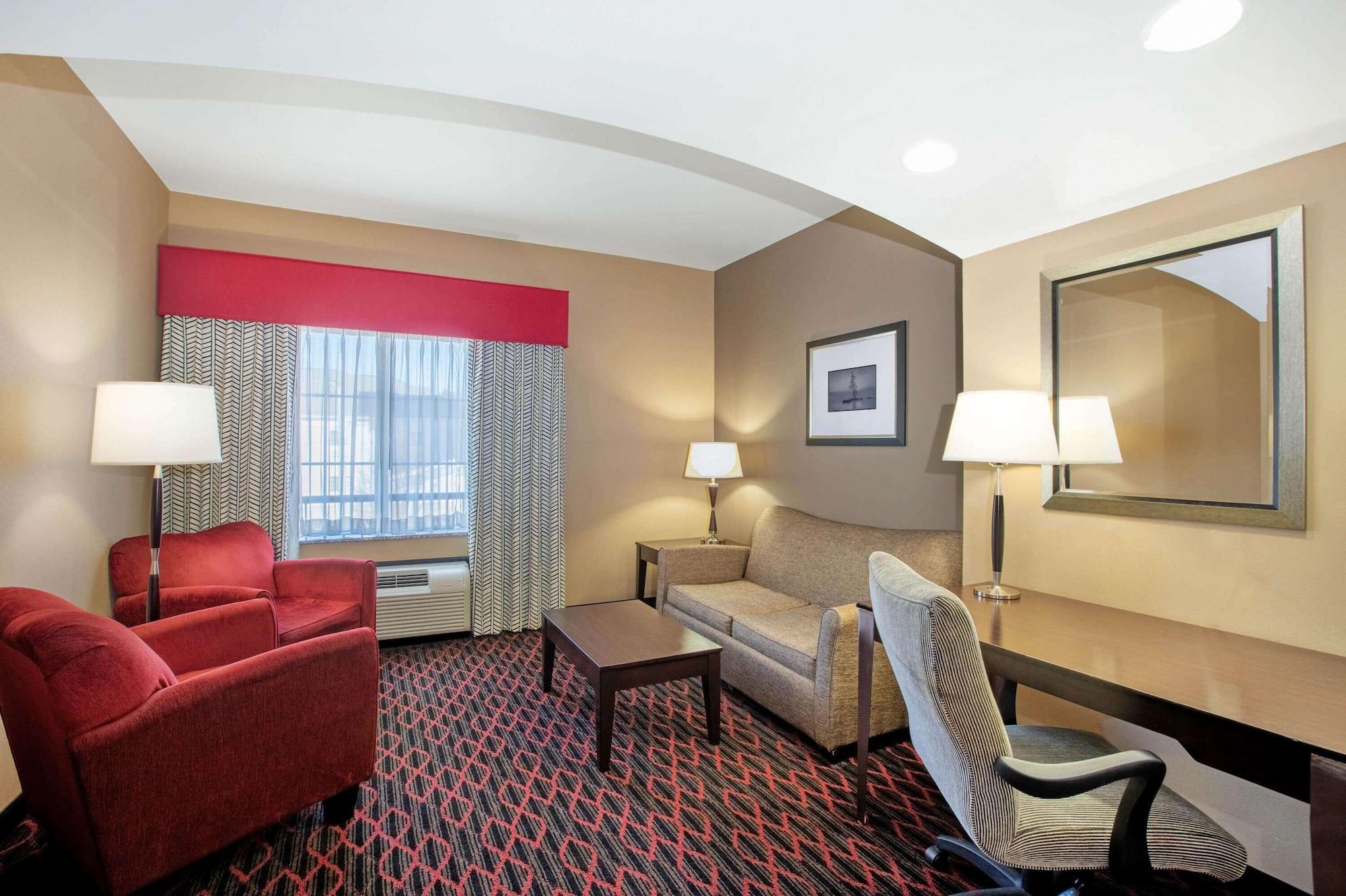 La Quinta By Wyndham Conway Hotel Exterior photo