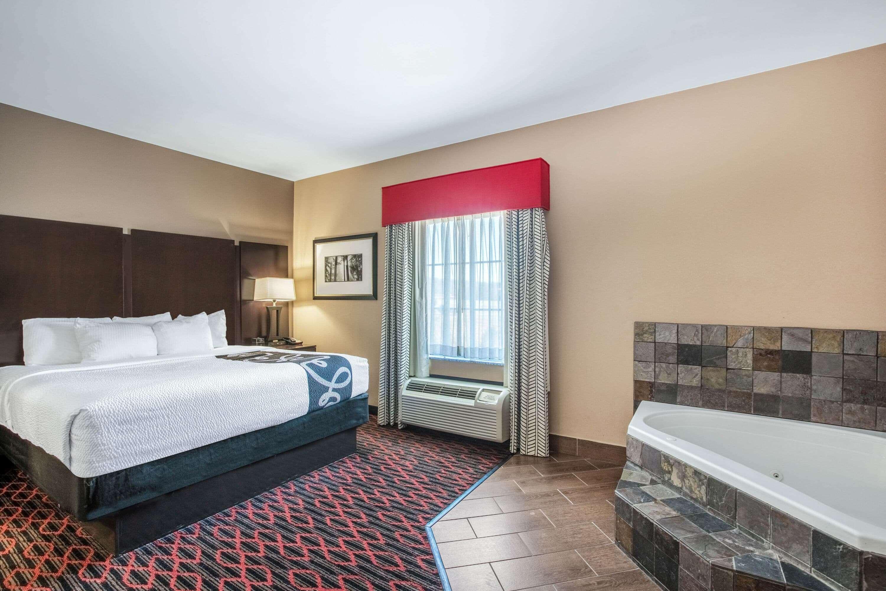 La Quinta By Wyndham Conway Hotel Exterior photo